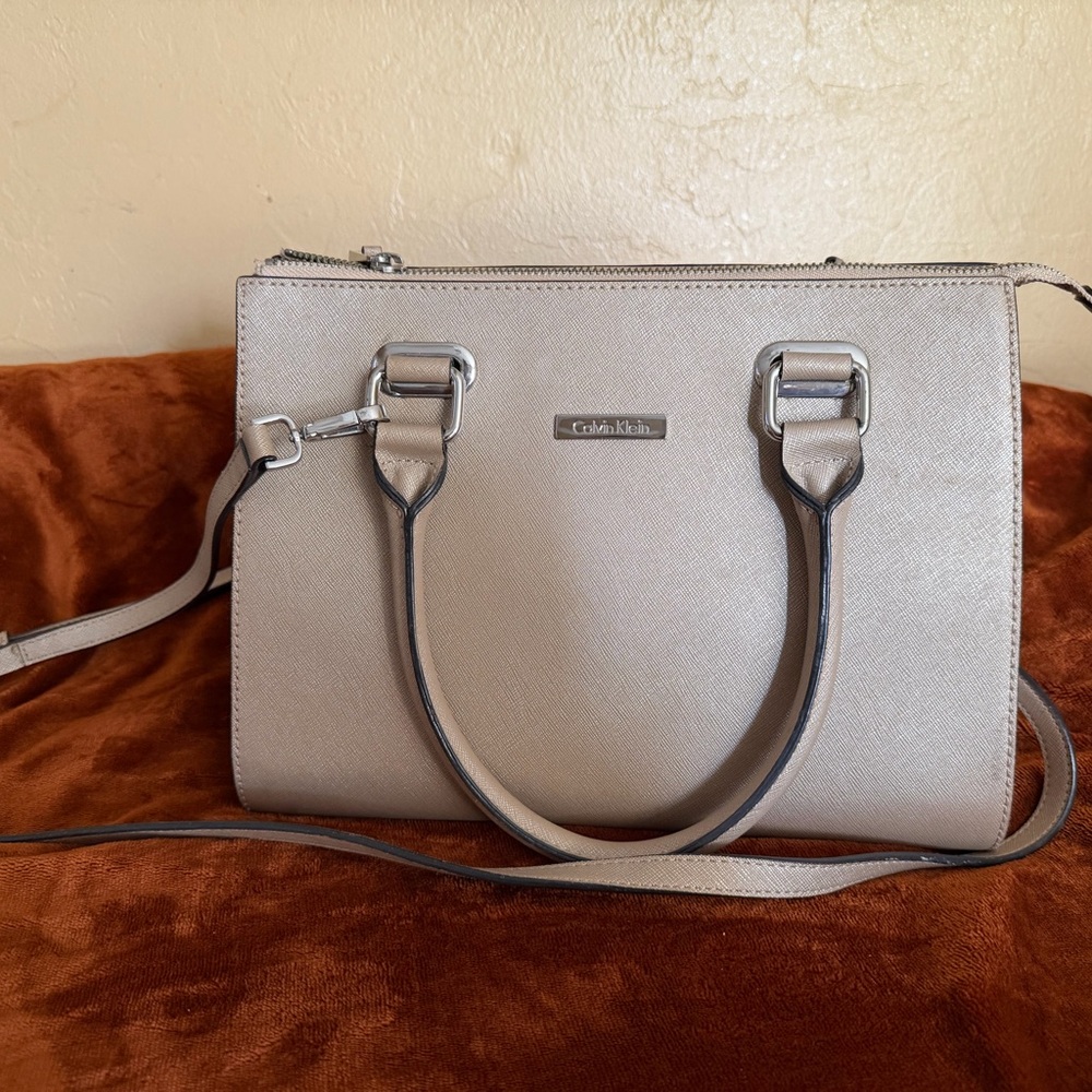 Calvin Klein Cream Faux Leather Satchel Bag Crosbody Saffiano Texture shoulder.